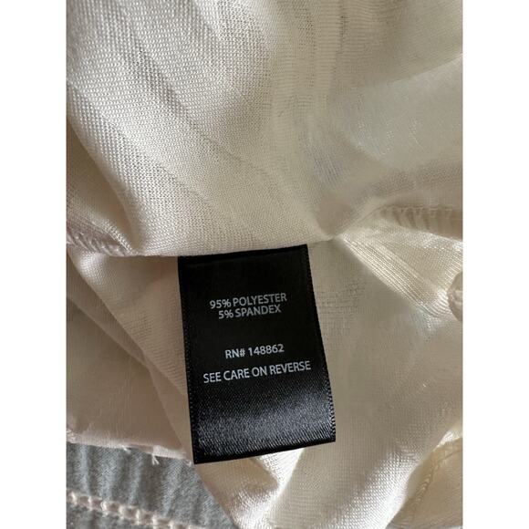 New Torrid Knit Jacquard Crew Neck Flutter Sleeve Tee Pristine White Size 2 2X - Picture 5 of 5